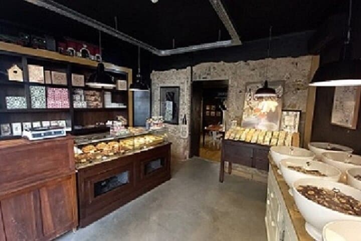 Shopping Old Coimbra: Local Crafts, Ceramic Studios & Wine Tasting photo 3