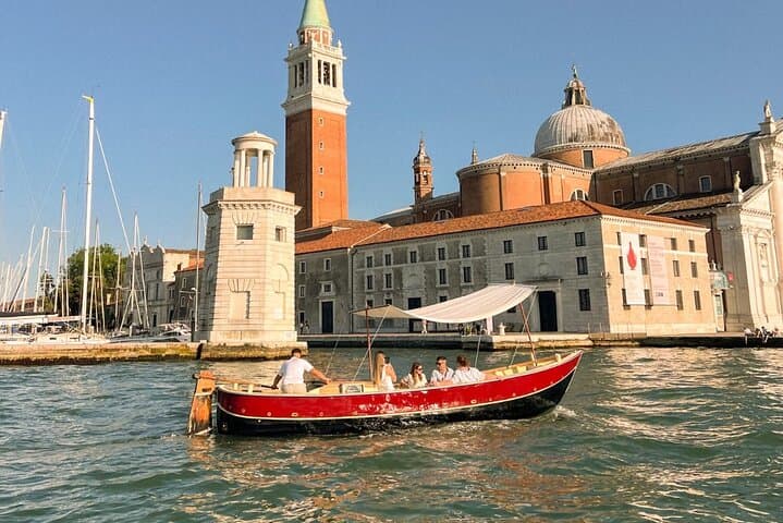 Lagoon Classics: 4-Hour Private Boat Tour to Murano, Burano & Torcello