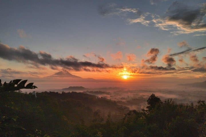 Sunrise Punthuk Setumbu, Borobudur & Merapi Kaliadem — Private Day Tour from Yogyakarta photo 1