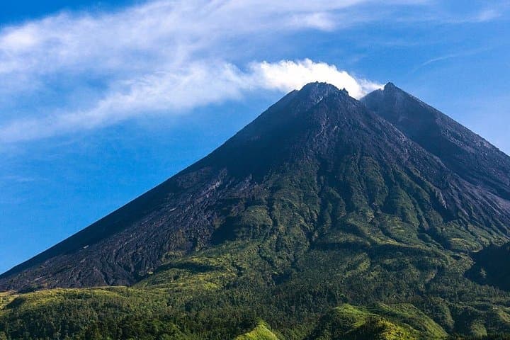 Sunrise Punthuk Setumbu, Borobudur & Merapi Kaliadem — Private Day Tour from Yogyakarta photo 4