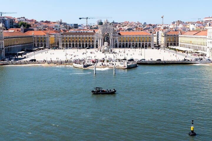 Fastboat Lisbon: 90-Minute Speedboat Tour on the Tagus from Praça do Comércio to Belém photo 4