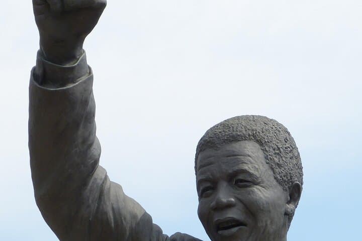 Robben Island and Table Mountain Tour — Cape Town History, Cable Car Views & Practical Tips