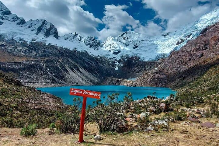 Lake Rocotuyoc High-Altitude Hike in Huascarán National Park
