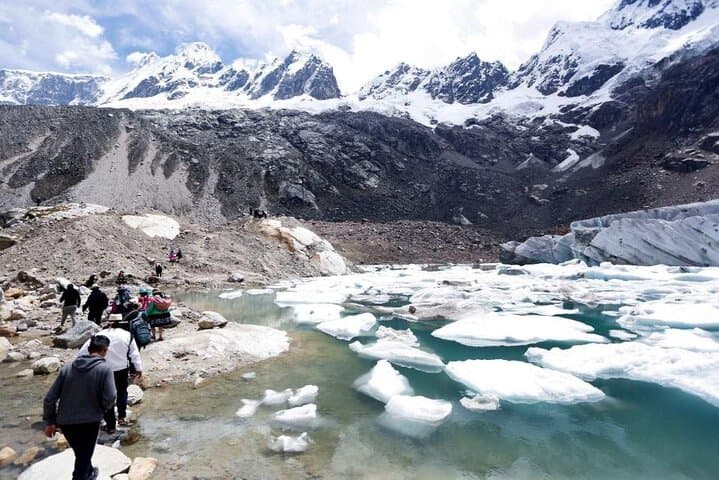 Lake Rocotuyoc High-Altitude Hike in Huascarán National Park photo 3