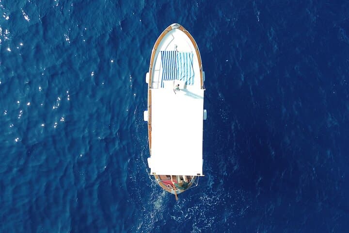 Capri Full-Day Private Boat: Dolce Vita, Coves & Blue Grotto Experience photo 4