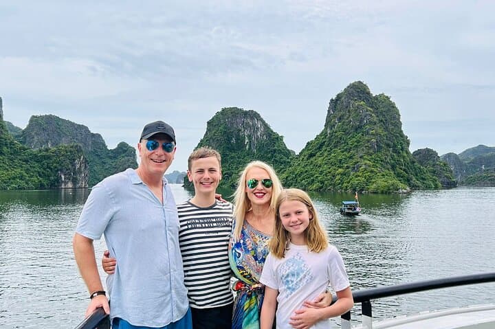 Luxury Day Cruise to Halong Bay from Hanoi — Sung Sot, Titov & Kayaking photo 6