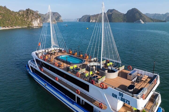 Halong Bay 5-Star Day Cruise: Sung Sot Cave, Kayaking & Titov Island