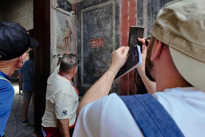 Full-Day Pompeii Guided Tour from Rome with Train Included photo 4