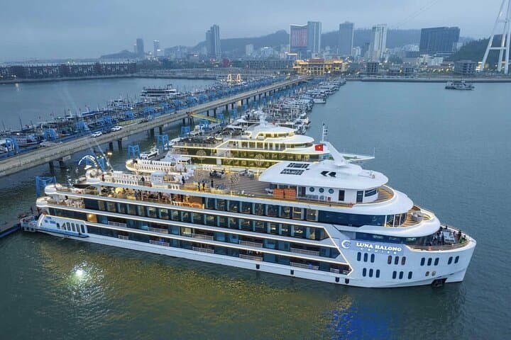 Halong Bay Luxury Day Cruise: Sung Sot, Luon Cave & Titov Island photo 3