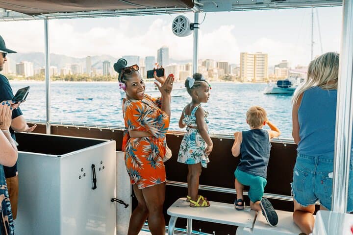 Waikiki Sea Safari: Dolphins, Turtles & Diamond Head Cruise photo 4
