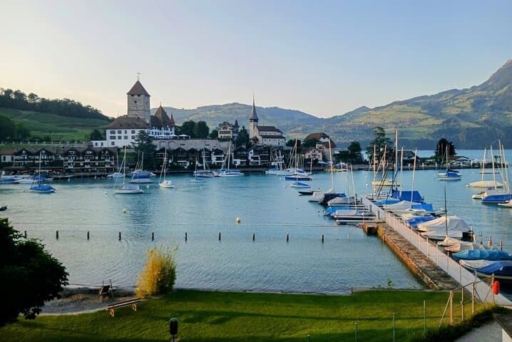 Spiez Walking Tour: Castle, Forest and Lake Thun Shoreline (80 minutes)