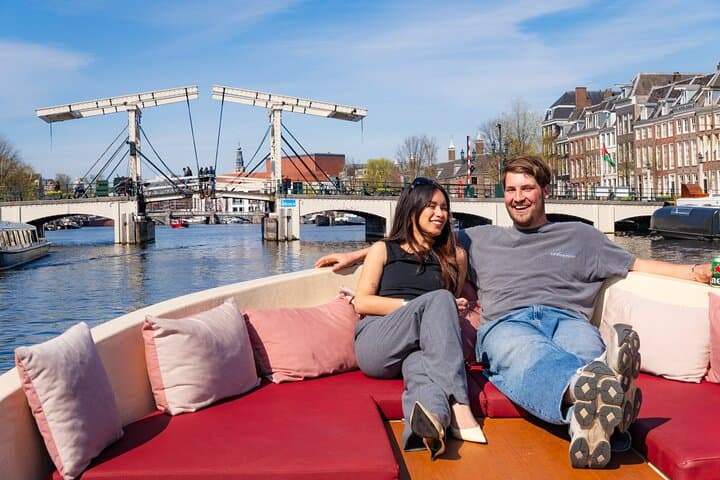 Amsterdam 1-Hour Electric Canal Cruise with Snacks & Drinks photo 3