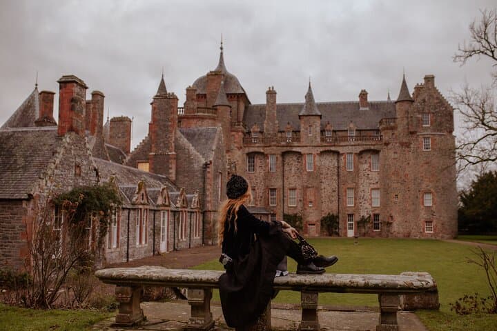 Edinburgh Old Town Photo Shoot: Royal Mile to Dean Village Photography Session