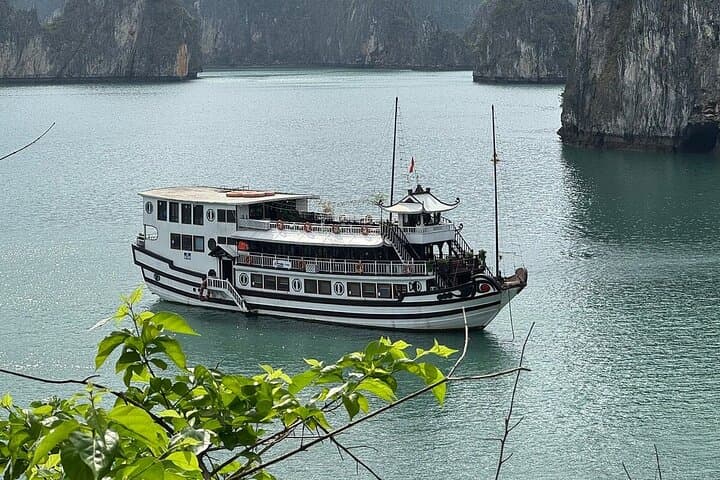 Bai Tu Long Bay Overnight: Renea Boutique 2-Day Cruise into Lesser-Known Karsts photo 4