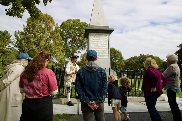 Battle Green Walking Tour: Historic Lexington Green Guided Tour in Colonial Dress photo 6