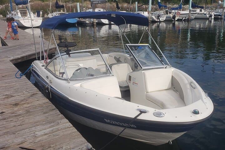 Bowrider Boat Rental on Okanagan Lake — Penticton Hourly Rentals & Tubing