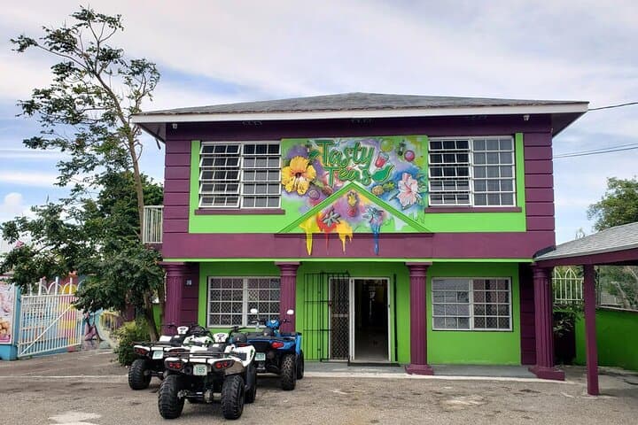 A Taste of the Island: Nassau Food & Heritage Walking Tour photo 4