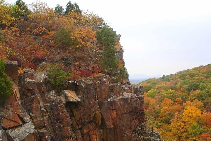 Connecticut Maple Foliage Day Tour: Mystic & Sleeping Giant From NYC photo 2