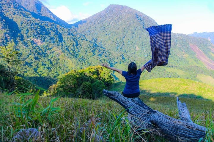 Bidoup Mountain to Ta Giang Valley: 2-Day Trek through Ancient Forests and Phuoc Binh Grasslands photo 6