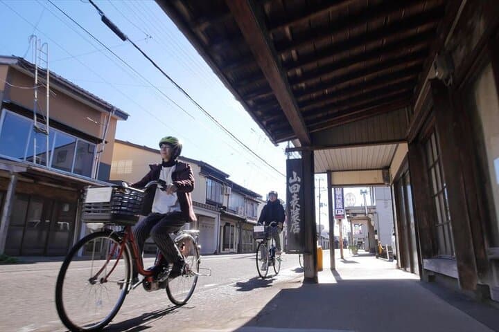 Joetsu Cycling Tour: Exploring Castle Town Takada photo 2