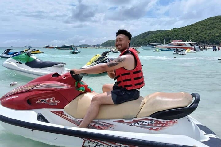 Speedboat Day Trip to Coral Island (Koh Larn) from Bangkok with Lunch photo 2