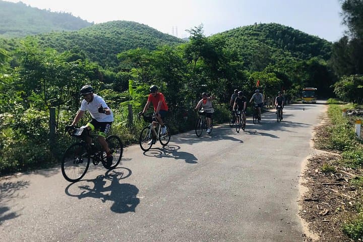 Ha Noi to Tam Coc: 50 km Cycling Day Trip with Sampan Boat through Inland Halong Bay photo 2