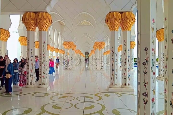 Full-Day Abu Dhabi City Tour: Sheikh Zayed Mosque, Corniche & Cultural Highlights photo 5