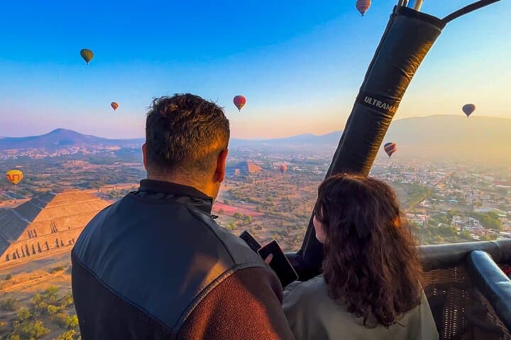 Dawn Hot-Air Balloon Over Teotihuacan from Mexico City (Breakfast Included) photo 4