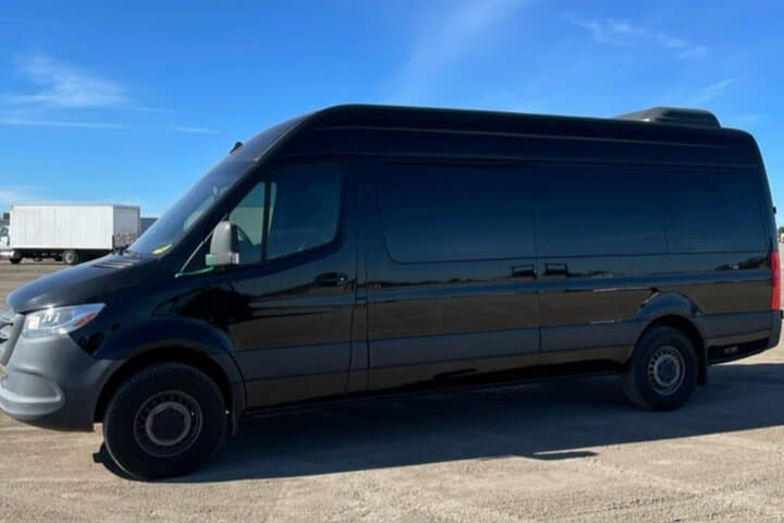 Pier 66 to SeaTac: Fast One-Way Airport Transfer in Seattle