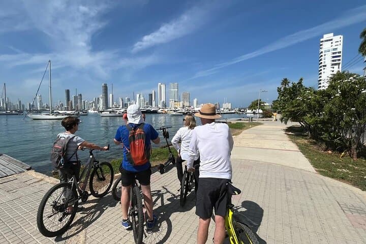 Sunset Bike Ride in Cartagena: Bay to Getsemaní Evening Tour photo 2