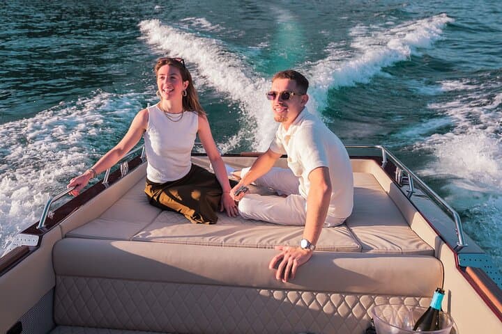 One-Hour Private Boat Tour on Lake Como — Prosecco, Swimming & Villa Views