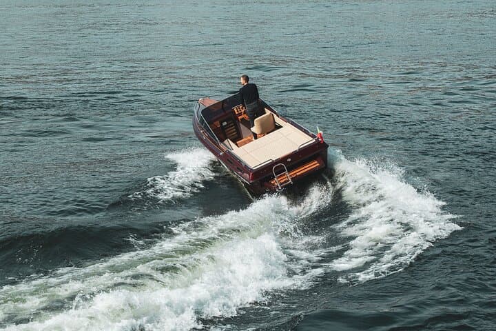 One-Hour Private Boat Tour on Lake Como — Prosecco, Swimming & Villa Views photo 6