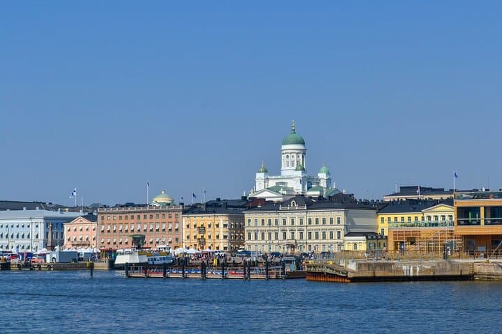 Helsinki Layover & Highlights: Private Airport Transfer and Rapid City Tour