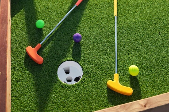 Play With a View: Outdoor Mini Golf in Montréal’s Old Port photo 2