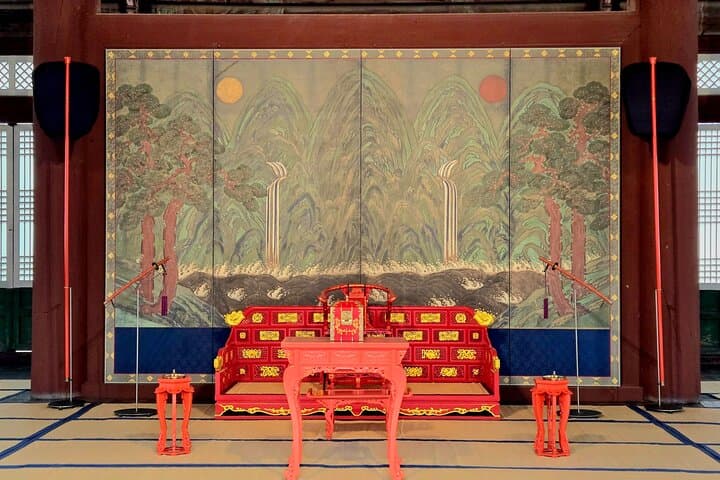 Discover Seoul: Historic Palaces, Hanok Villages & Cheonggyecheon Walk photo 4
