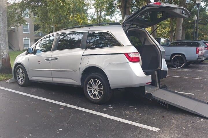 ADA-Compliant Private Transfer: MCO Orlando Airport to Hotel photo 3