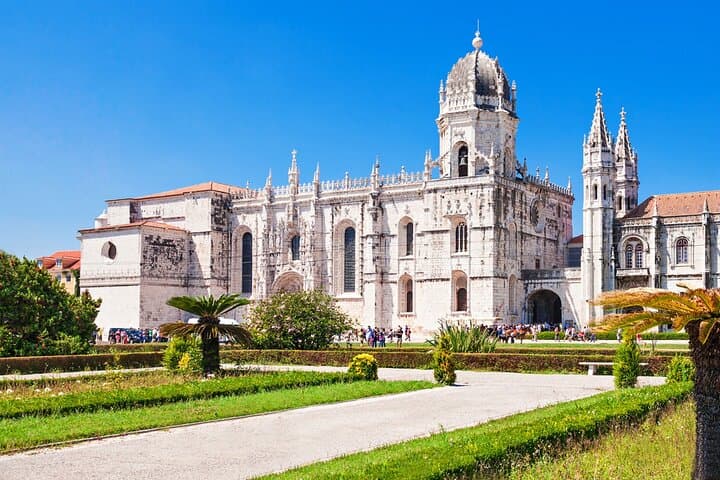 Electric Tuk-Tuk: Lisbon Private Historic City Tour photo 4