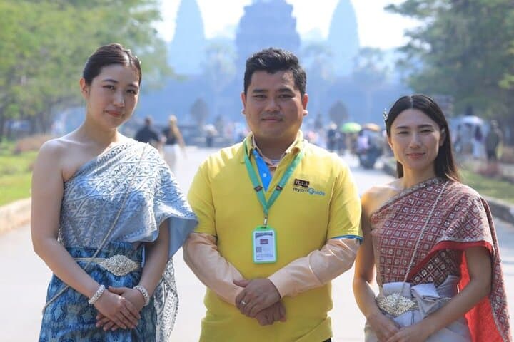 Khmer Costume Experience at Angkor Wat: Temple Photo Tour & Dressing photo 3
