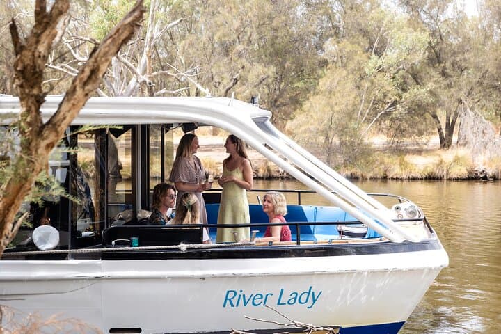 Swan River Cruise and Swan Valley Wine Tasting Day Trip from Perth