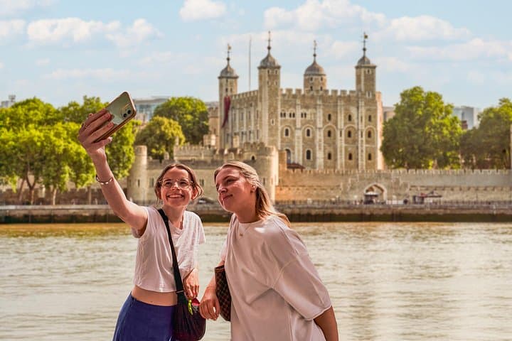 Tower of London Guided Tour + Flexible Thames River Cruise Ticket