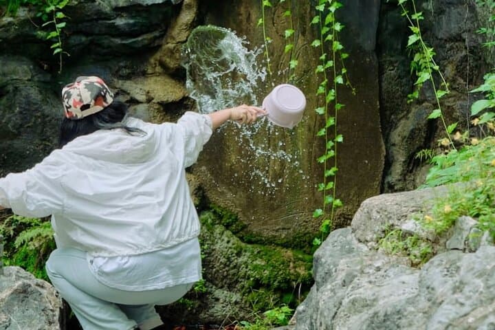 Hangzhou Mini-Hike: Wu Shan Views, TCM Museum & Da Ma Long Market photo 5