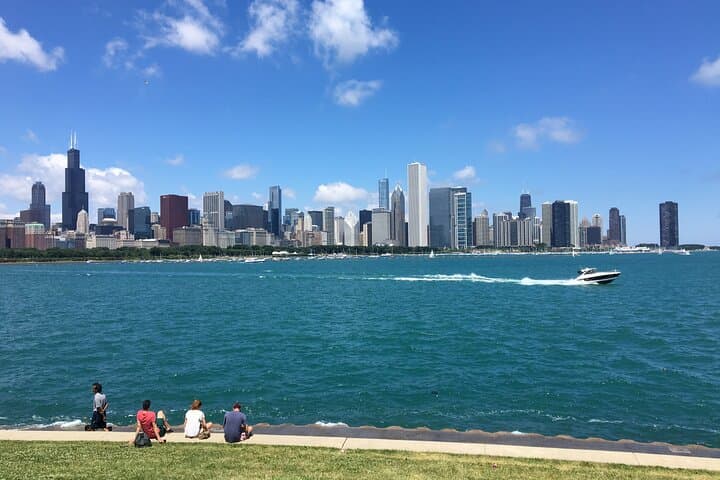 Private Chicago City Tour by Car: Personalized 4-Hour Urban Highlights photo 4