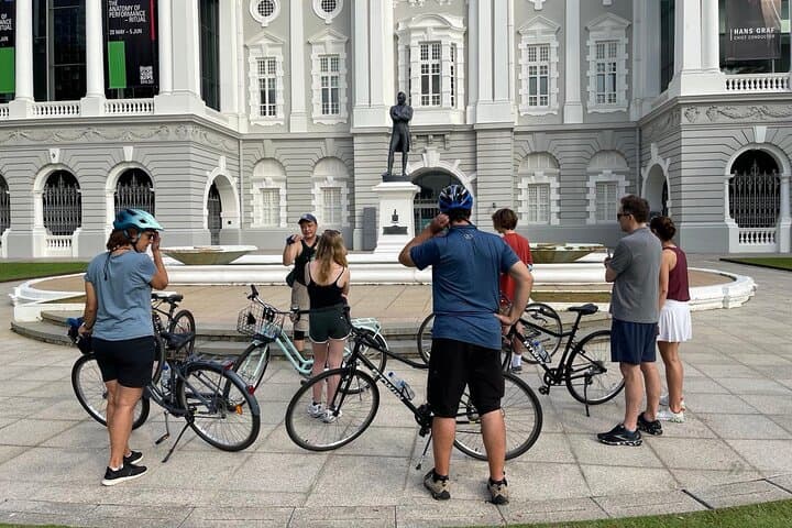 Past and Present Singapore Bike Tour: Civic District to Marina Bay photo 4