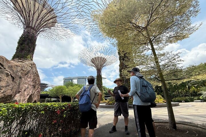Past and Present Singapore Bike Tour: Civic District to Marina Bay photo 2