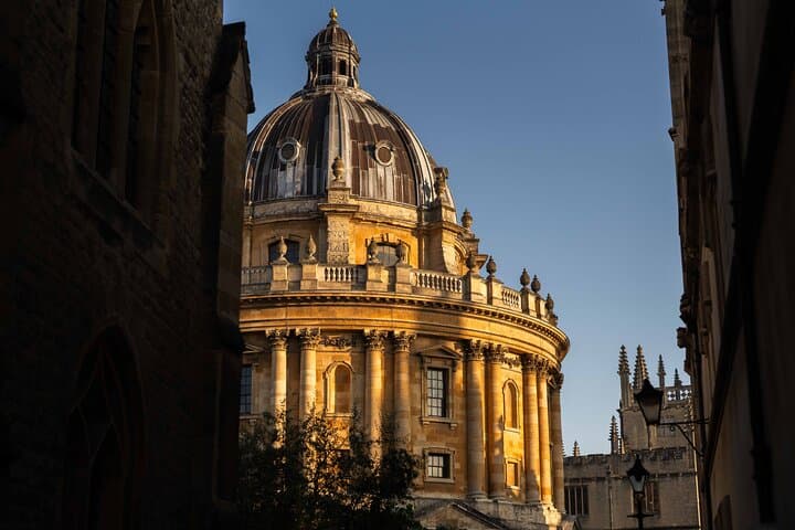 Oxford Walking and Punting Tour — Private Alumni-Led with New College Option photo 1