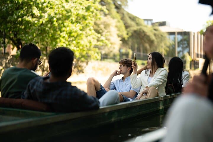 Oxford University Punting Tour on the River Cherwell — 30-Minute Guided Cruise