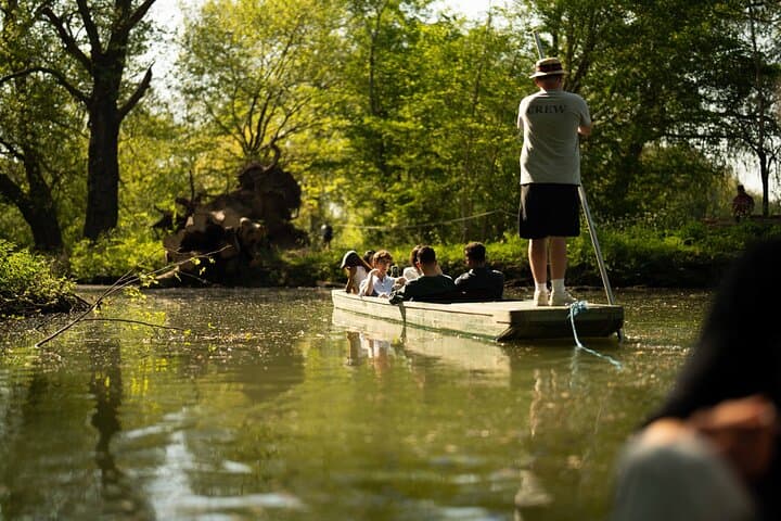 Oxford University Punting Tour on the River Cherwell — 30-Minute Guided Cruise photo 3