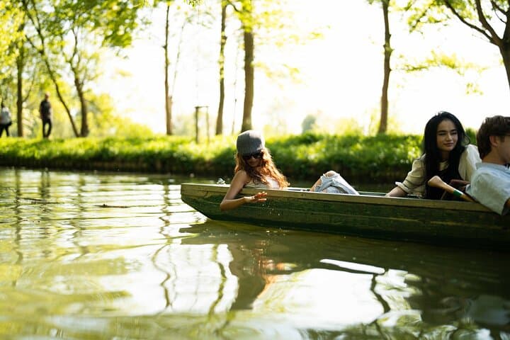 Oxford University Punting Tour on the River Cherwell — 30-Minute Guided Cruise photo 4