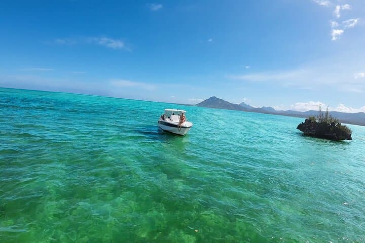 Dolphin Watching and Snorkeling Full-Day Tour from Le Morne, Mauritius photo 4