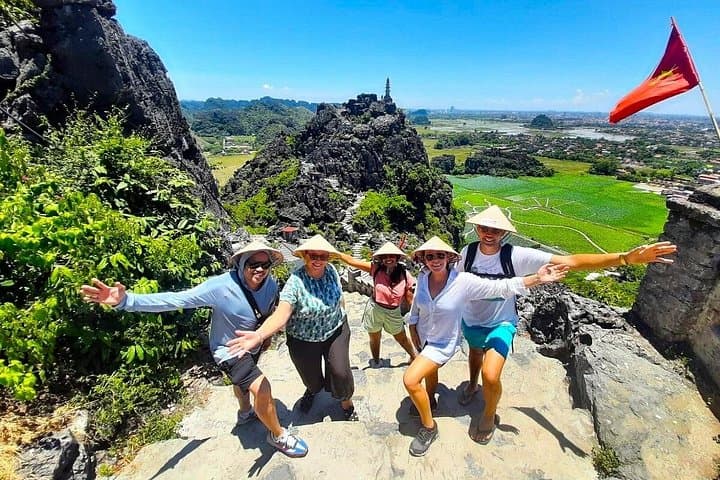 Hanoi Deluxe Tour: Hoa Lu, Trang An Boat Ride & Mua Cave Viewpoint photo 4